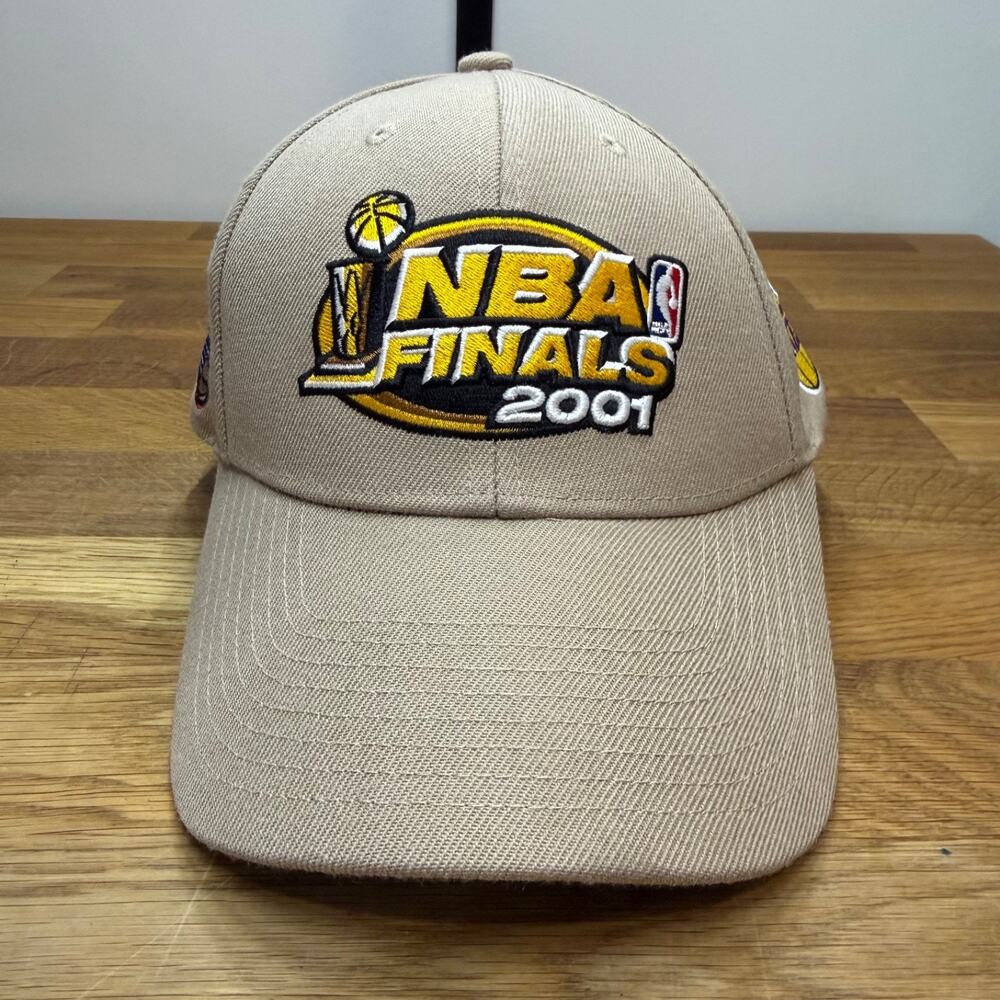 Mitchell & Ness NBA 2001 Finals Lakers 76ers Vintage Hardwood Court Snapback Hat